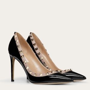 NWT Valentino Garavani Rockstud Pumps Black